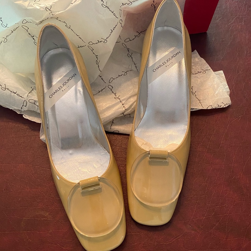 Charles Jourdan Patent Taupe clear button -Paris